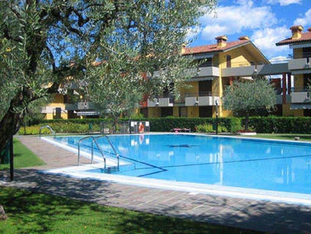 Апартаменты Discovery Flat With Pool & Bikes Сирмионе Экстерьер фото