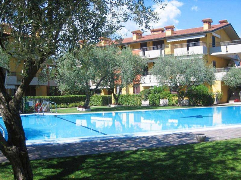 Апартаменты Discovery Flat With Pool & Bikes Сирмионе Экстерьер фото