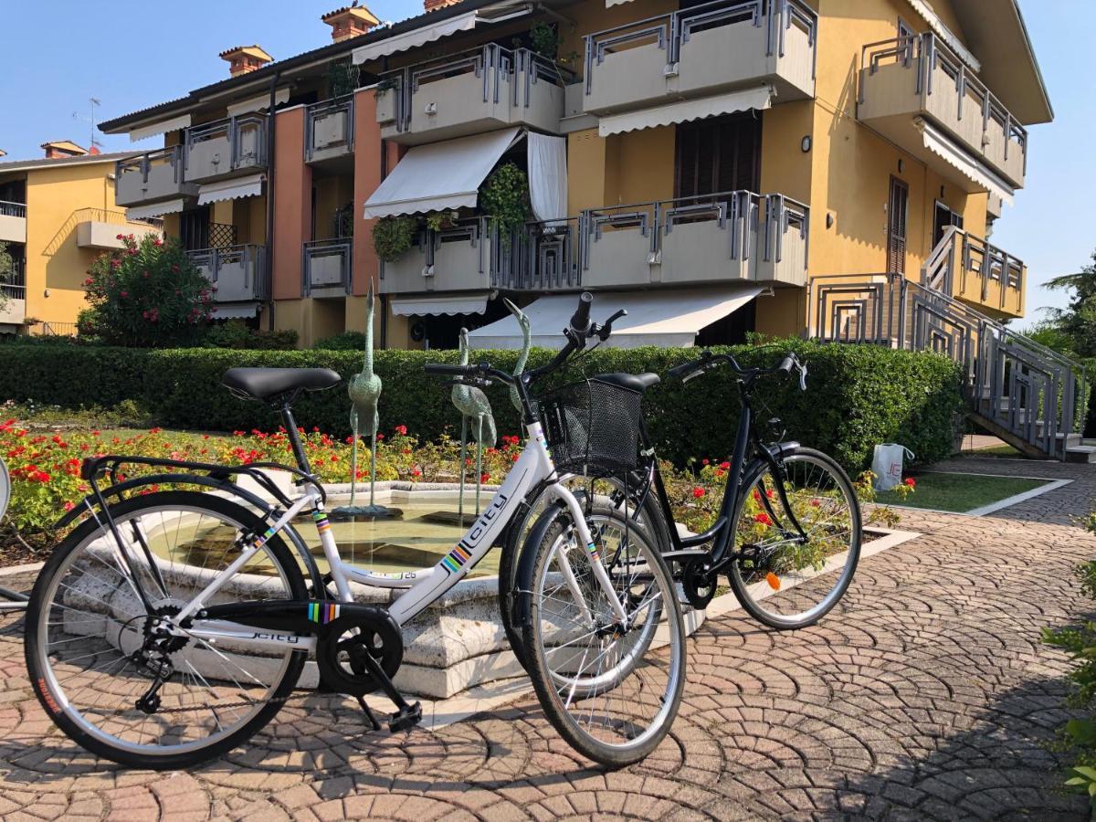 Апартаменты Discovery Flat With Pool & Bikes Сирмионе Экстерьер фото